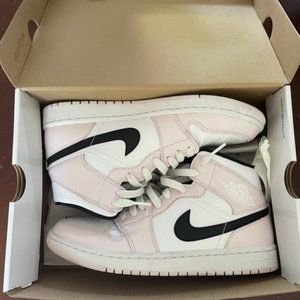 Air Jordan 1 Mid Barely Rose Size 10.5W 9M- like new